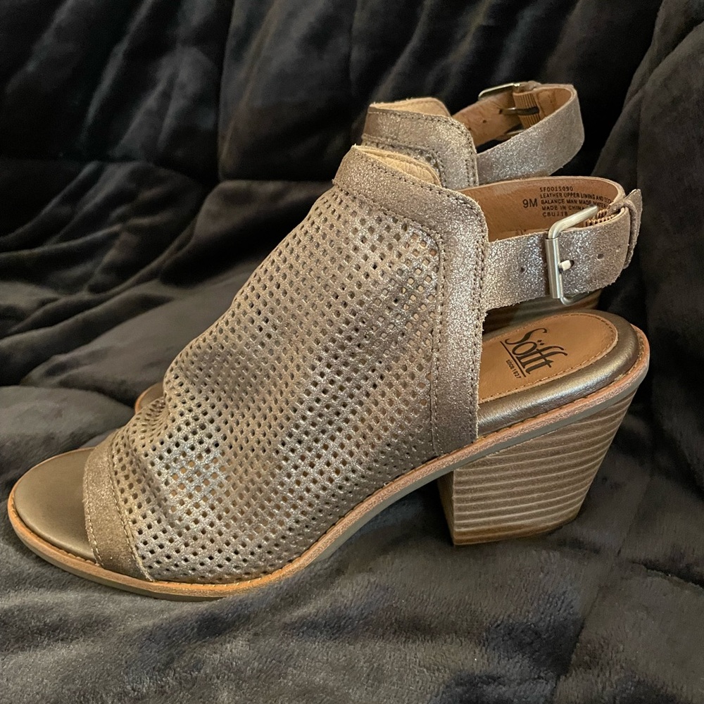 Designer Sofft Pewter Sandals. Purchased at Dillards. Comfortable
